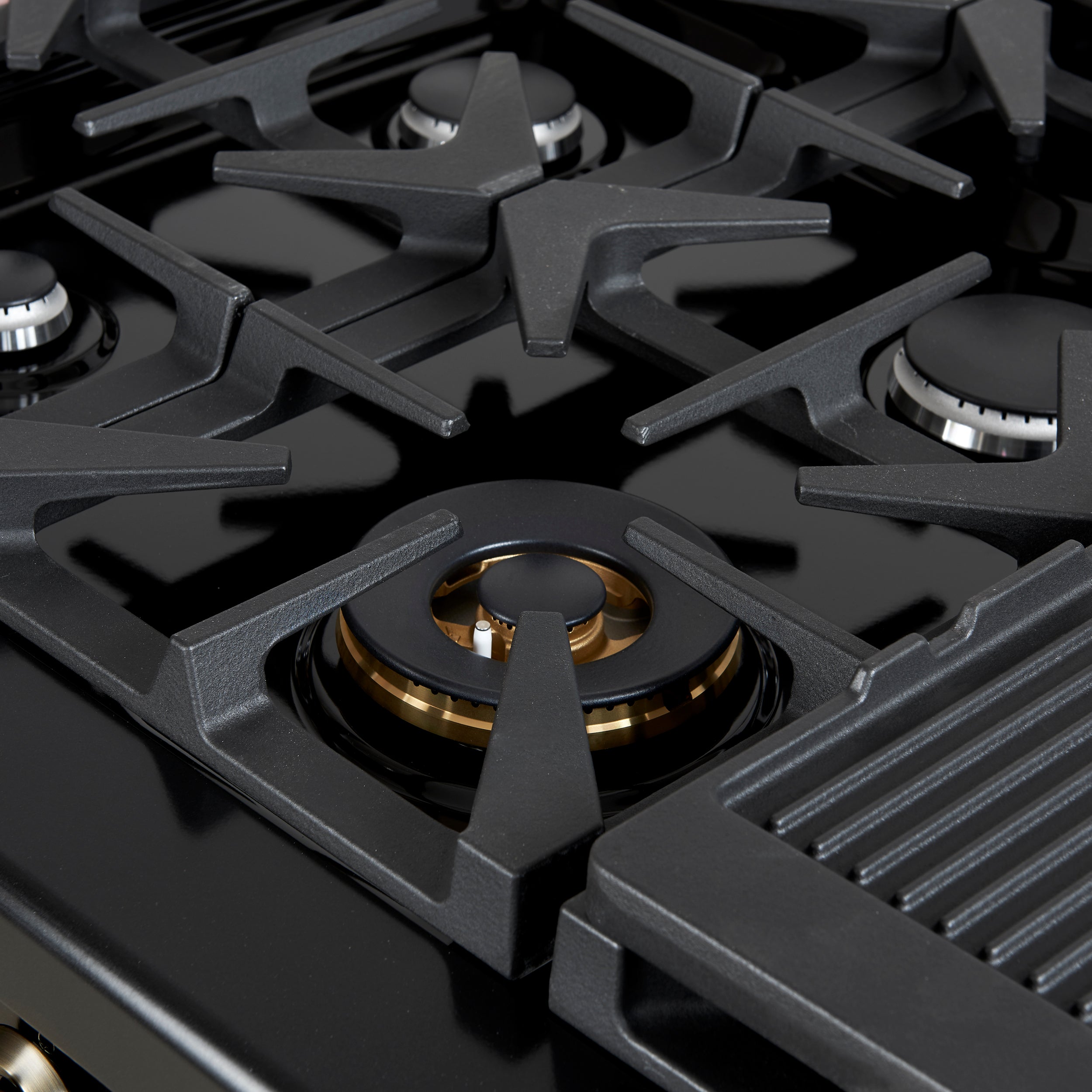 Forno Antico 48-Inch Dual Fuel Range, Black with Antique Brass Finish, 8 Burners, 94,000 BTU, 5.5 cu.ft. Double Ovens & Griddle