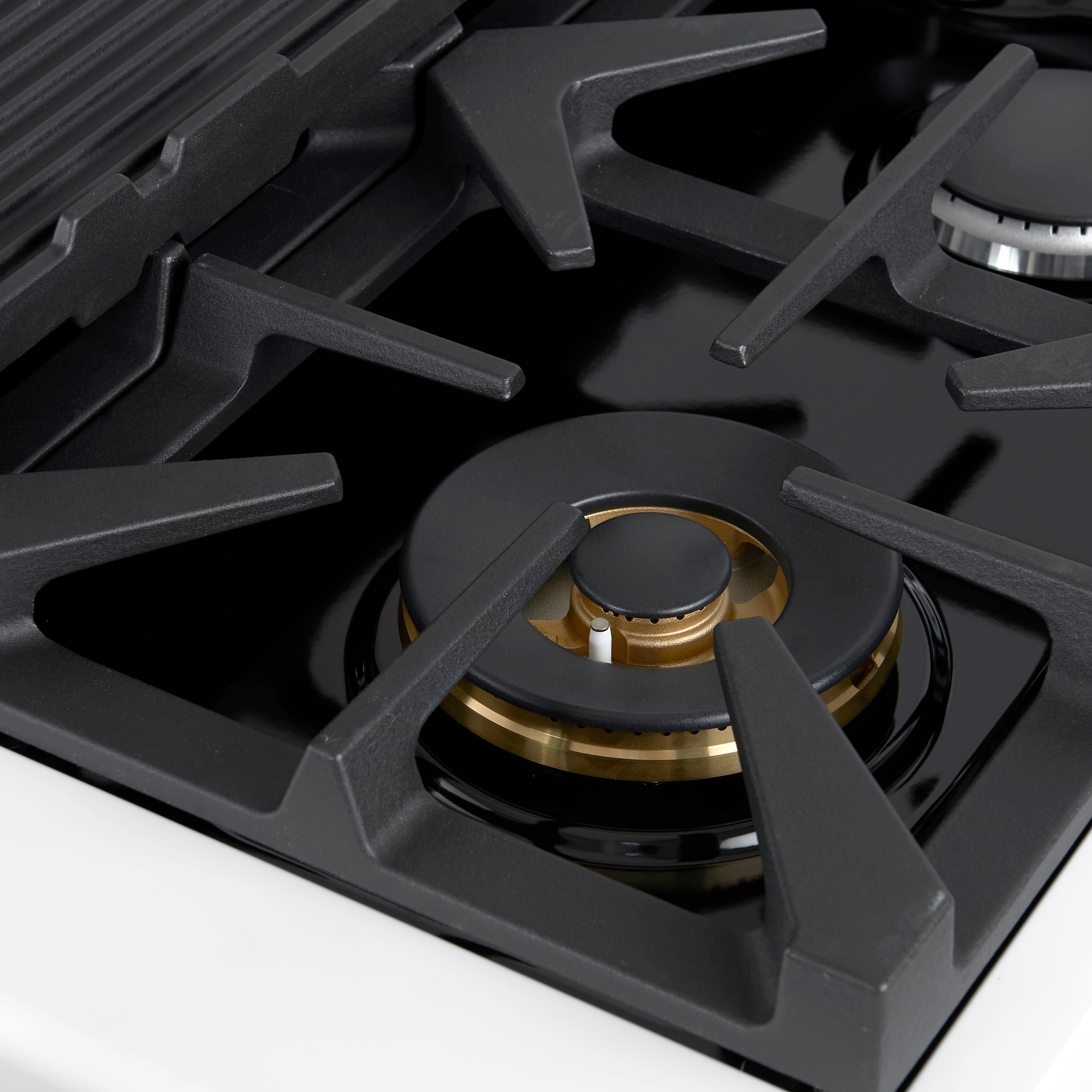 Forno Antico 48 in. 5.5 cu. ft. 8-Burner White Dual Fuel Range with Antique Brass Accents | FFSGS6113-48WHT