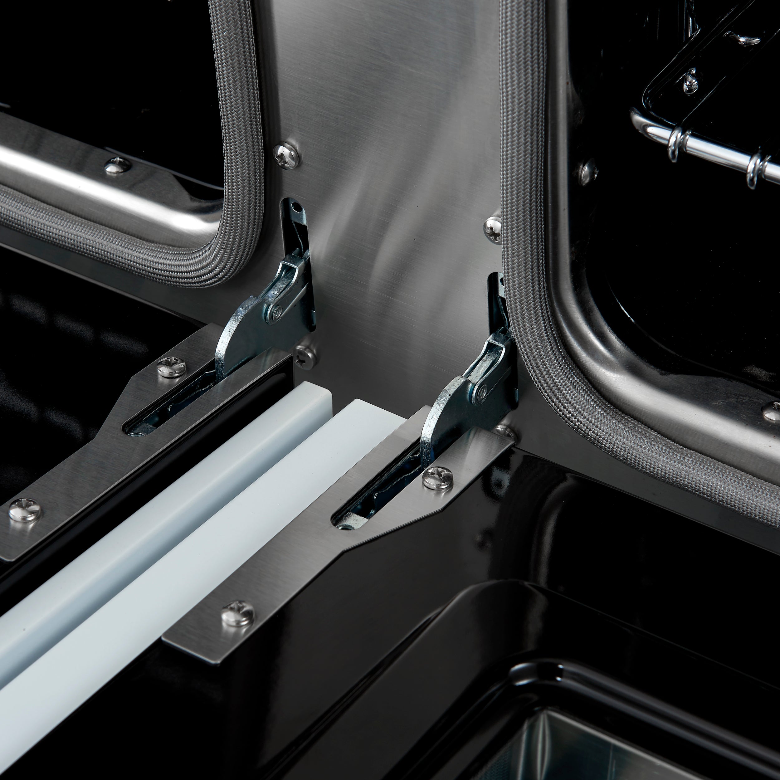 Forno Antico 48 in. 5.5 cu. ft. 8-Burner White Dual Fuel Range with Antique Brass Accents | FFSGS6113-48WHT