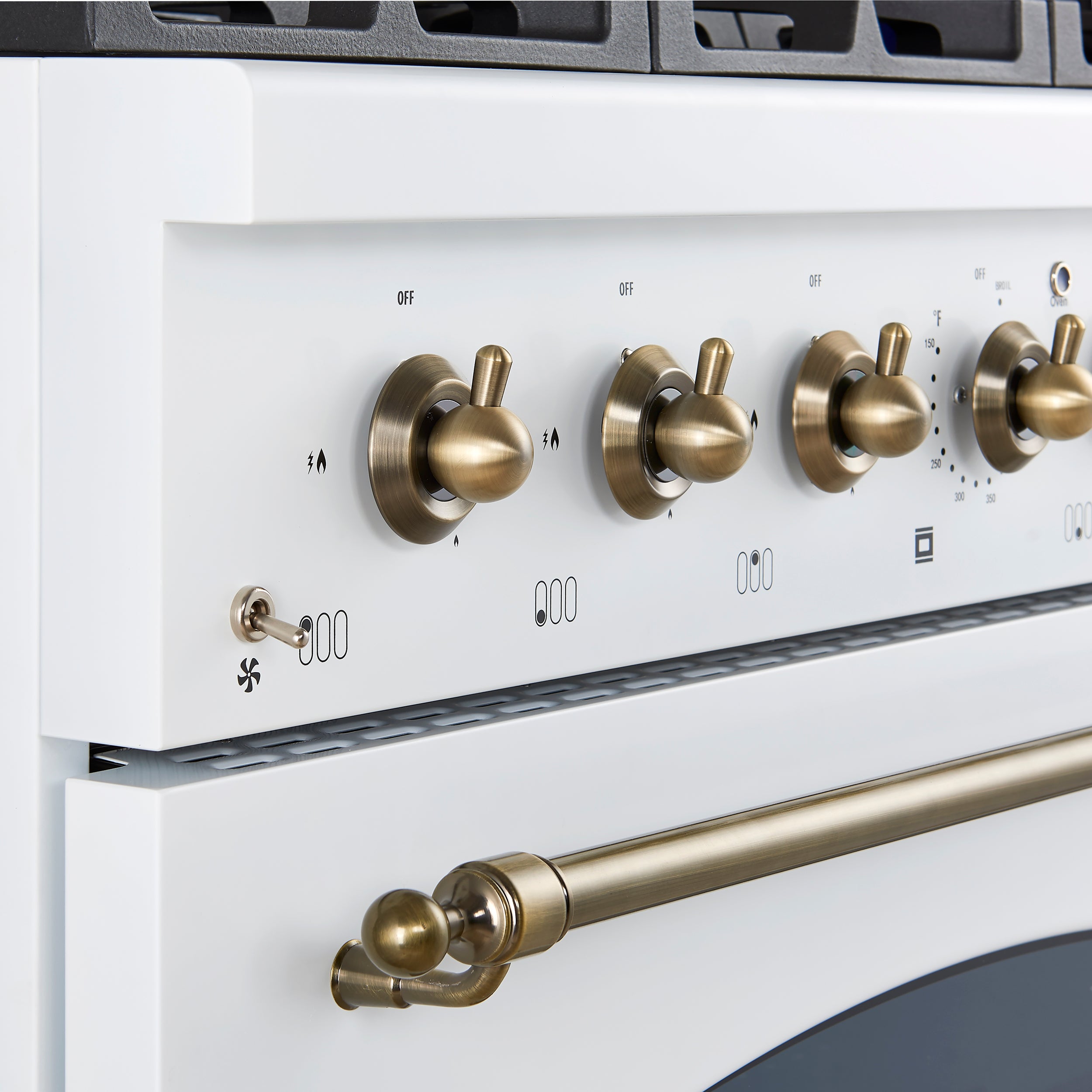 Forno Antico 36 in. 4.5 cu. ft. 6-Burner White Gas Range with Antique Brass Accents | FFSGS6219-36WHT