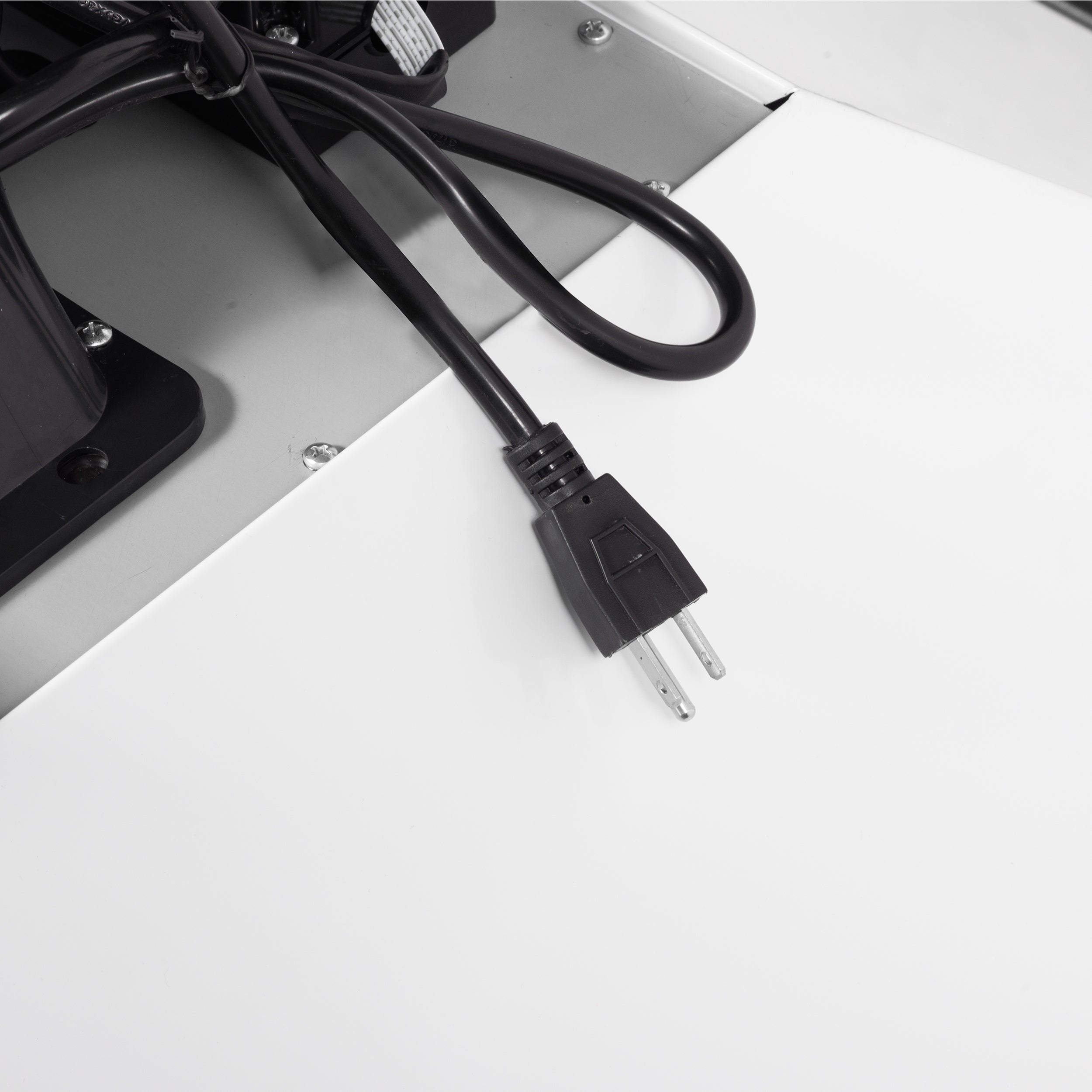 Forno Aria 30 in. 600 CFM White Convertible Wall Mount Range Hood with Antique Brass Accents | FRHWM5095-30WHT